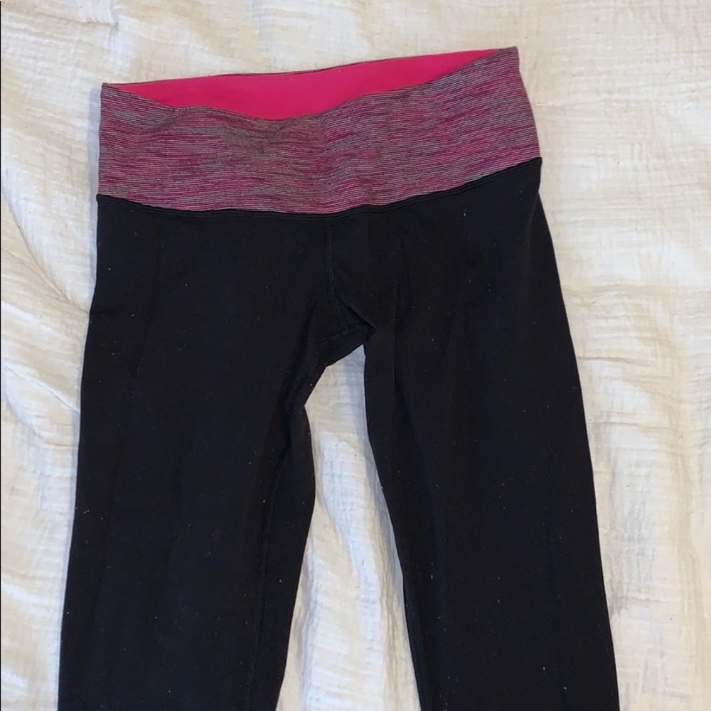 Lulu Lemon Cropped black and pink leggings